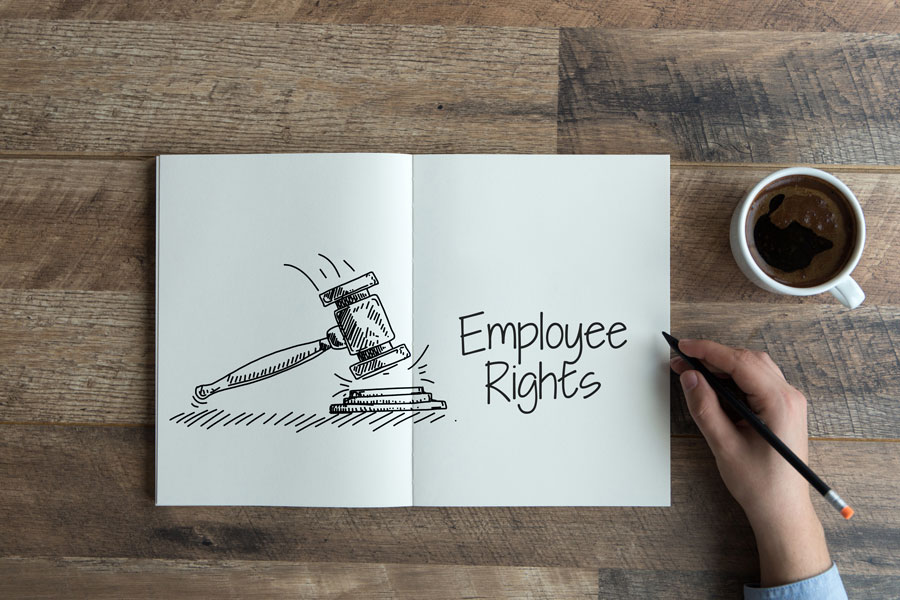 Abogado laboralista dibujado en un cuaderno